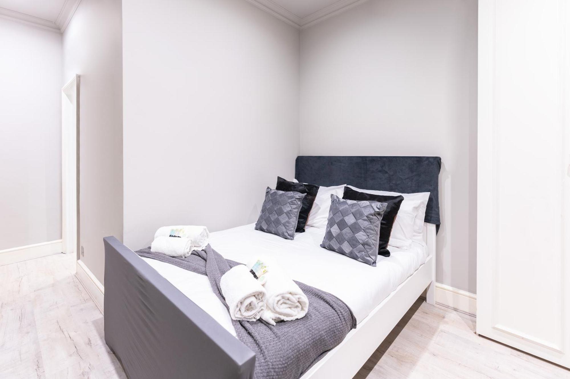 Luxury 3 Bedroom Flat With Balcony In Westbourne Park Londra Esterno foto