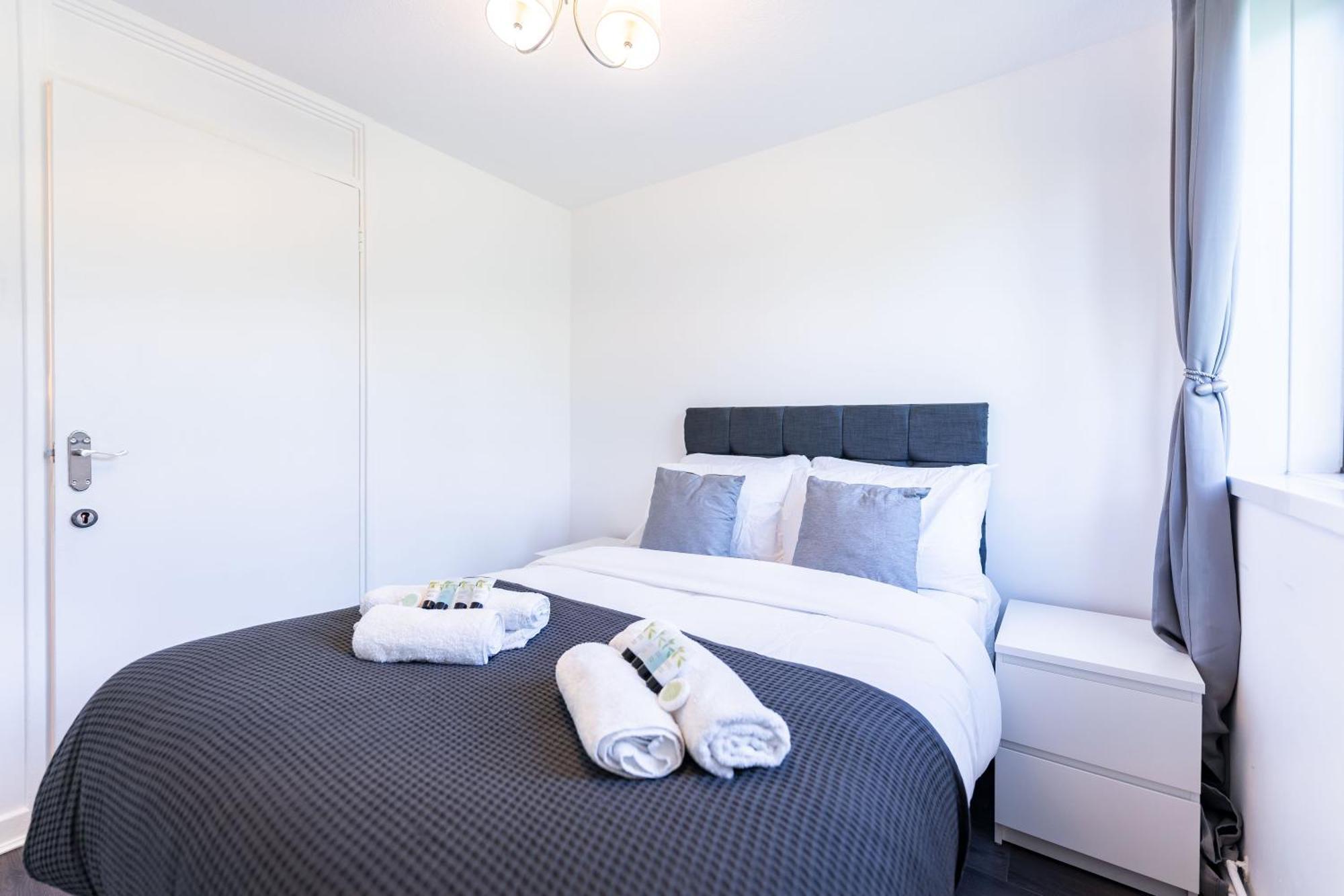 Luxury 3 Bedroom Flat With Balcony In Westbourne Park Londra Esterno foto